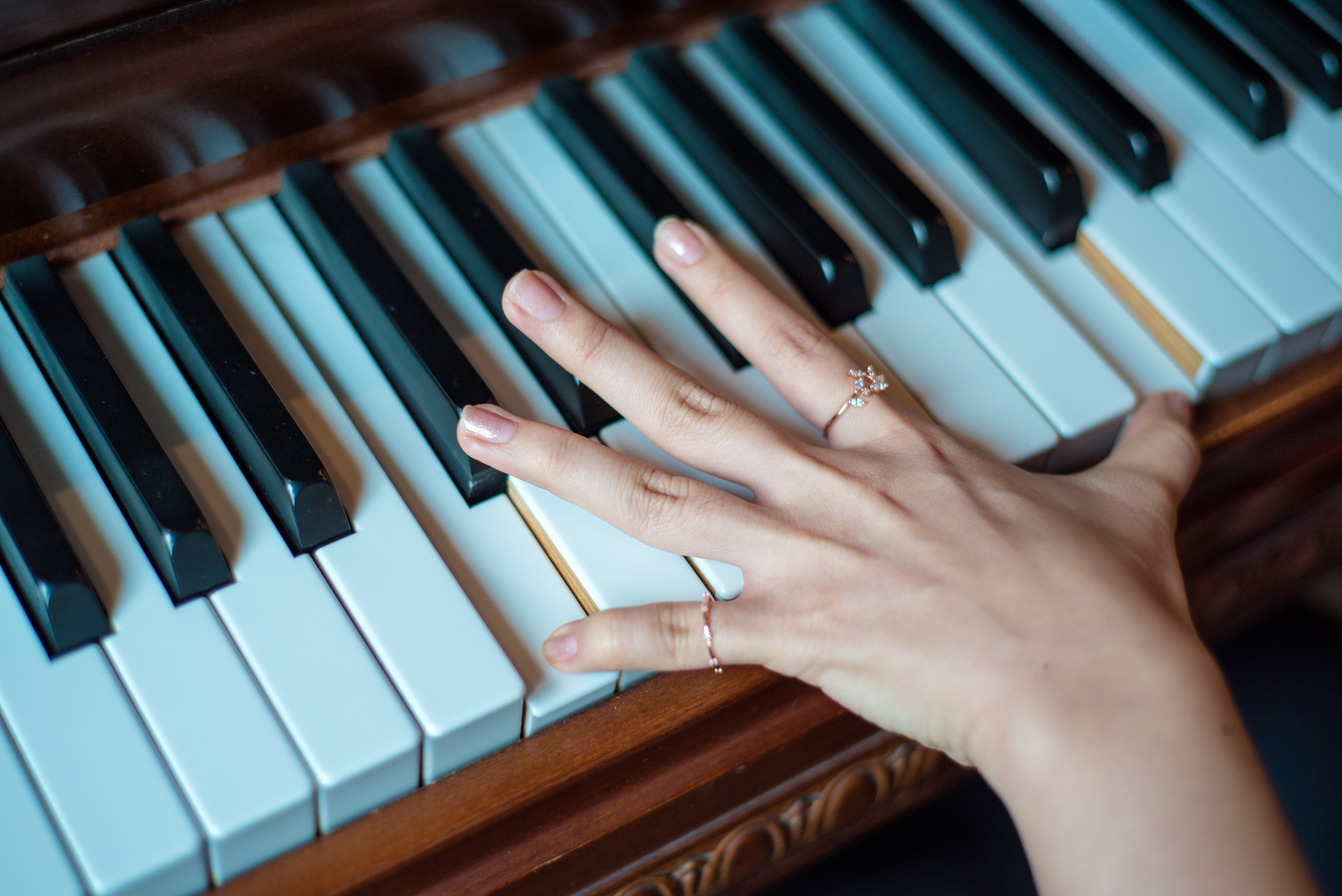 Les 6 bienfaits du piano pour votre enfant - Piano Formation