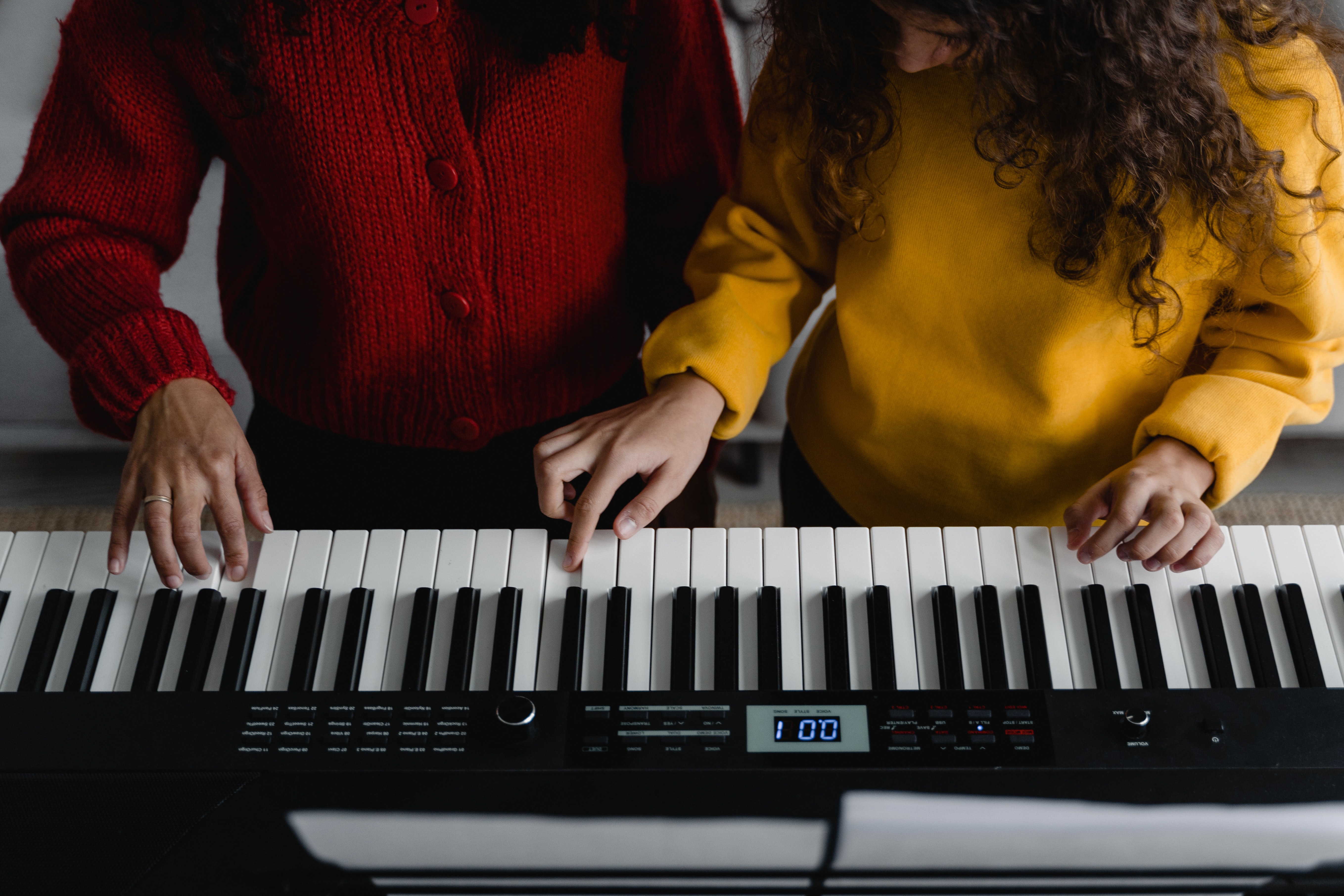 Cinq leçons pour apprendre le piano seul facile débutant