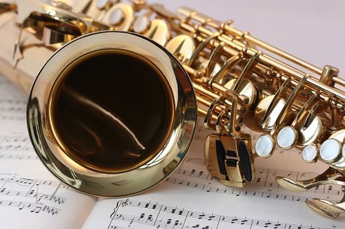 jouer du saxophone